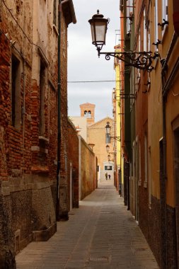 Chioggia, İtalya-Ağustos 26, 2018: Venedik eyaletinde güzel şehir sokak