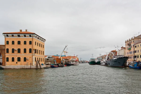 Chioggia, Italy-August 26, 2018: Province of Venice. City of fishermen and tourists. — Stock Photo, Image