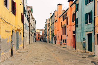 Chioggia, İtalya-Ağustos 26, 2018: Venedik eyaletinde güzel şehir sokak
