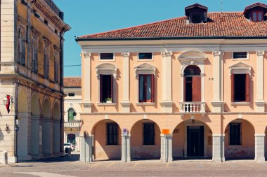 Montagnana, İtalya 27 Ağustos 2018: Güzel bina bir şehir sokakta