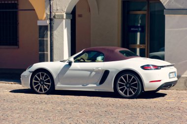 Montagnana, İtalya, 27 Ağustos 2018: Çok güzel bir araba bir şehir cadde üzerinde park edilmiş