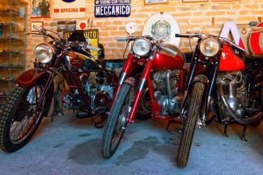 Montagnana, İtalya 27 Ağustos 2018 Vintage koleksiyonu retro motosikletler