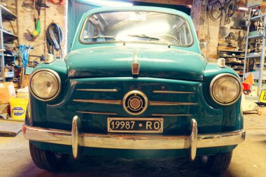 Montagnana, İtalya 27 Ağustos 2018 Retro Araba Fiat 600 1955 yayın
