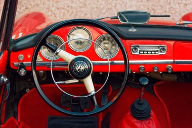 Montagnana, İtalya 27 Ağustos 2018: Retro araba Alfa Romeo Cabrio 1961 ode yayın