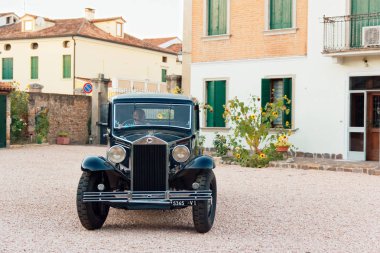 Montagnana, İtalya 27 Ağustos 2018: Retro araba Lancia Augusto 1933 Yayın tarihi