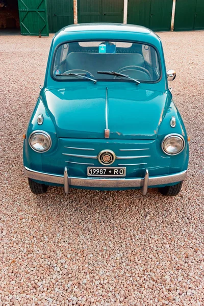 Монтаньяна (Італія) 27 серпня 2018: Ретро-автомобіль Fiat 600 1955 реліз. — стокове фото
