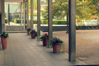 Bad Elster, Almanya 29 Ağustos 2018: Resort mimari topluluğu Bad Elster gölgeli bir park ile