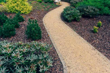 Bad Elster, Almanya 29 Ağustos 2018: Resort mimari topluluğu Bad Elster gölgeli bir park ile