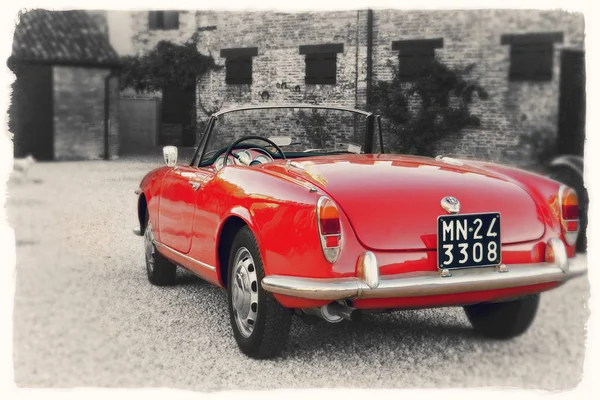 Montagnana, Italia 27 de agosto de 2018: Alfa Romeo convertible 1961 ode release . — Foto de Stock