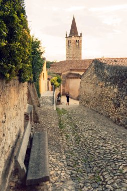 Soave, İtalya-Ağustos 4, 2018: Soave kale biridir Veneto bölgesinde en değerli tahkimatı