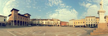 Montagnana, İtalya 6 Ağustos 2018 şehrin ana Meydanı