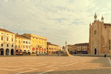 Montagnana, İtalya 6 Ağustos 2018 şehrin ana Meydanı