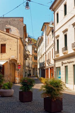 Treviso, İtalya 7 Ağustos 2018 eski binalar ile güzel sokak