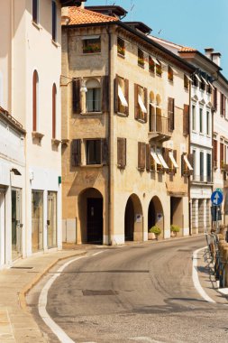 Treviso, İtalya 7 Ağustos 2018 eski binalar ile güzel sokak