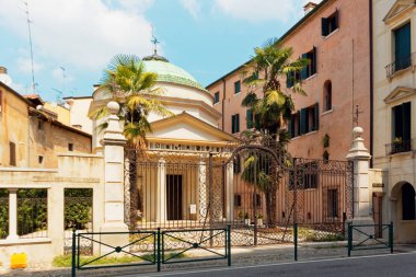 Treviso, İtalya 7 Ağustos 2018 eski binalar ile güzel sokak