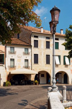 Treviso, İtalya 7 Ağustos 2018 eski binalar ile güzel sokak