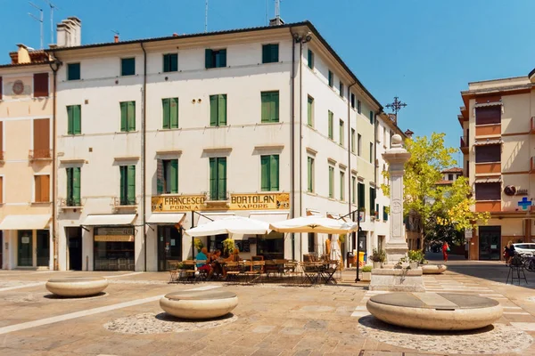 Treviso Italia Agosto 2018 Hermosa Calle Con Edificios Antiguos —  Fotos de Stock