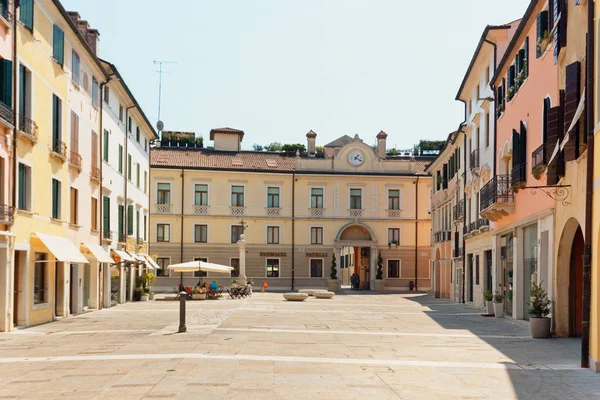 Treviso Itália Agosto 2018 Bela Rua Com Edifícios Antigos — Fotografia de Stock