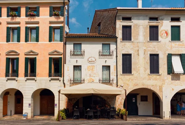 Treviso Italia Agosto 2018 Hermosa Calle Con Edificios Antiguos —  Fotos de Stock