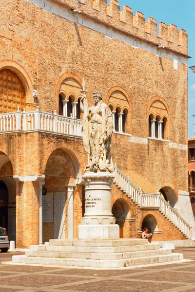 Treviso Talya Ağustos 2018 Bir Anıt Şehrin Eski Binalar Arasında — Stok fotoğraf