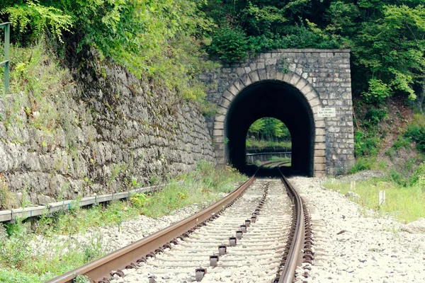 Estrada Ferro Sinuosa Verão Nas Montanhas — Fotografia de Stock