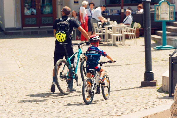 Beluno Olaszország Augusztus 2018 Hegyi Falu Cortina Ampezzo Kerékpáros Turisták — Stock Fotó