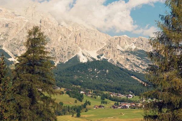 Vista Panorámica Las Montañas Dolomita Pueblo Montaña Cortina Ampezzo — Foto de Stock