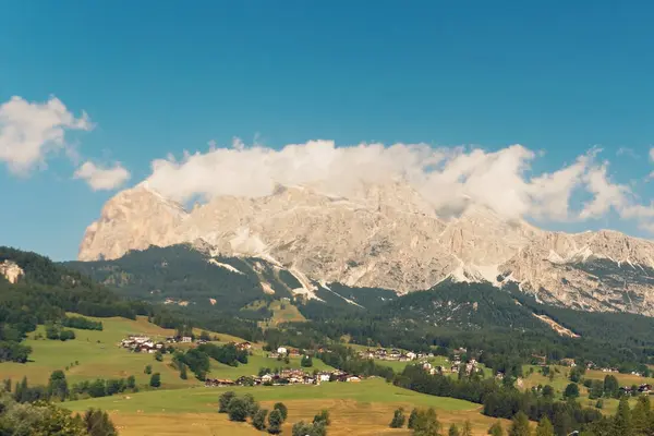 Vista Panorámica Las Montañas Dolomita Pueblo Montaña Cortina Ampezzo — Foto de Stock