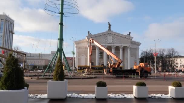 Gomel Weißrussland November 2018 Aufstellung Eines Neujahrsbaumes Auf Dem Leninplatz — Stockvideo