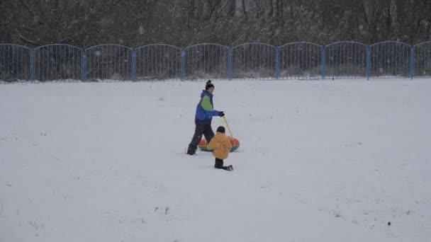 Winter Snow Fun Children Ride Tubing Slide — Stock Video