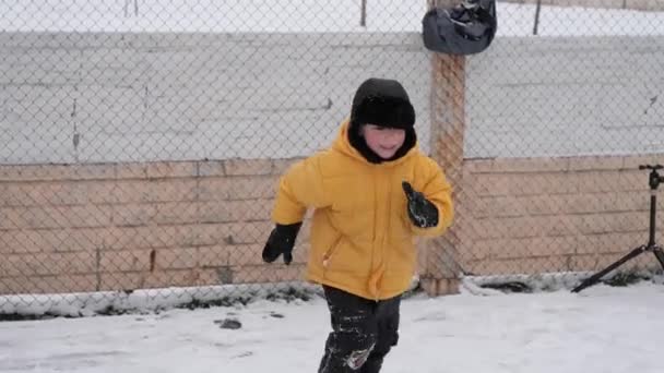 Neige Hiver Amusant Enfants Monter Tube Partir Une Glissière — Video