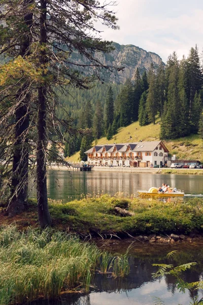 Auronzo Cadore Italia Agosto 2018 Lago Montaña Misurina Hermoso Lugar — Foto de Stock