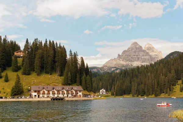 Auronzo Cadore Italia Agosto 2018 Lago Montaña Misurina Hermoso Lugar — Foto de Stock