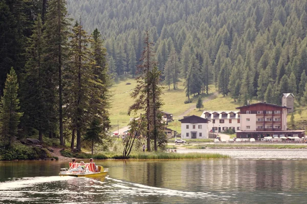 Auronzo Cadore Italia Agosto 2018 Lago Montaña Misurina Hermoso Lugar — Foto de Stock