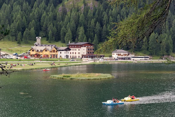 Auronzo Cadore Italia Agosto 2018 Lago Montaña Misurina Hermoso Lugar — Foto de Stock