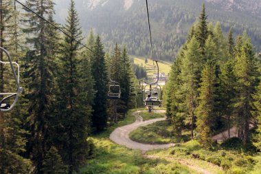 Auronzo di Cadore, İtalya. 9 Ağustos 2018 Misurina dağ gölü dağ Asansör