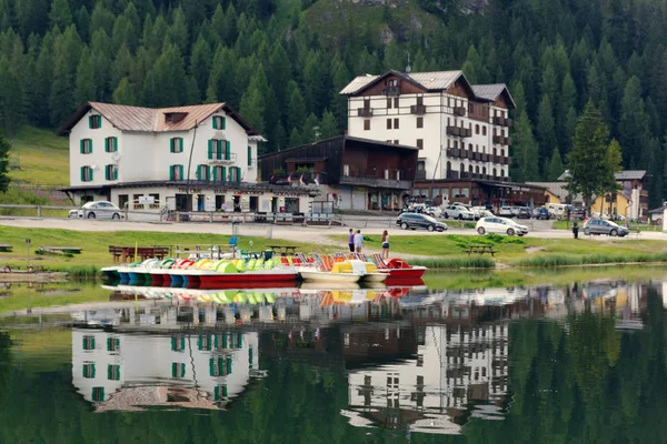 Auronzo Cadore Italien Augusti 2018 Misurina Mountain Lake Vacker Turist — Stockfoto