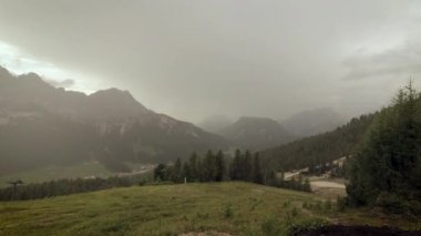 Misurina Dağı yakınlarındaki güzel Dolomite Dağları.