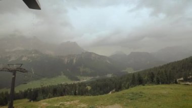Auronzo di Cadore, İtalya. 2018: Misurina dağ gölü. dağ Asansör.