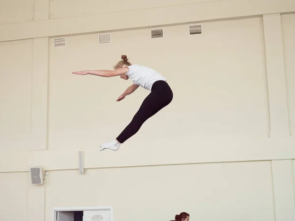 Gomel Belarus Noviembre 2018 Entrenamiento Atletas Trampolín — Foto de Stock