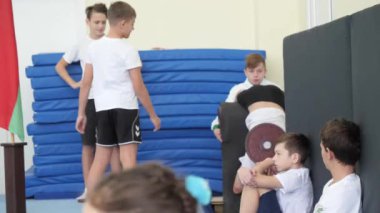 Gomel, Belarus - 30 Kasım 2018: teslim serbest stil spor kategorisi için standartların sporcular 2005 2008 trambolin ve koşu bandı için