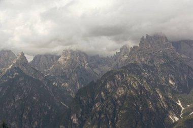 Auronzo di Cadore: İtalya: panoramik dağın tepesinden