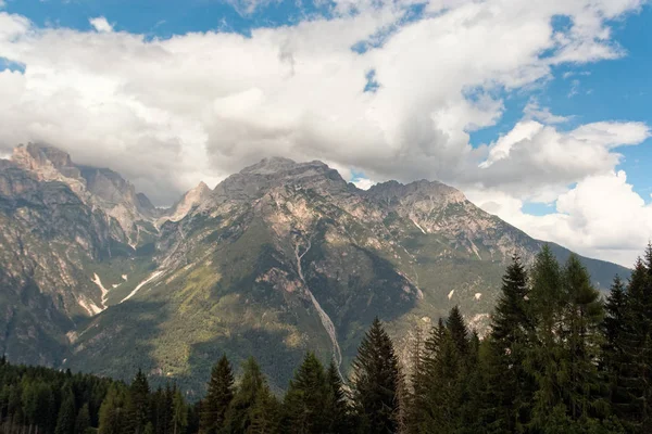 Auronzo di Cadore: İtalya: panoramik dağın tepesinden
