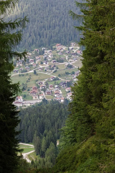 Auronzo di Cadore: İtalya: panoramik dağın tepesinden