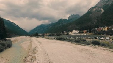 Auronzo di Cadore, İtalya Alpler'in eteklerinde kenti pitoresk