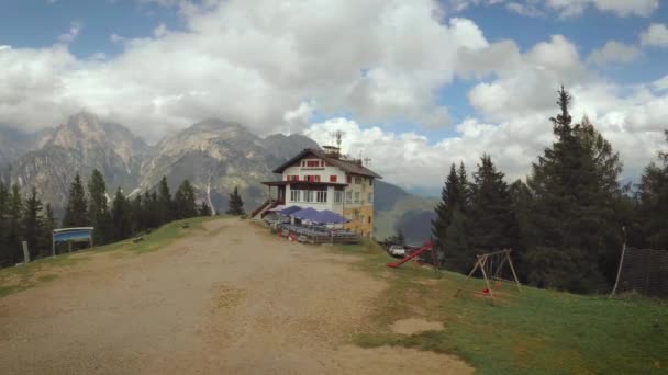 Auronzo Cadore Italië Augustus 2018 Vluchtelingen Top Van Berg — Stockvideo