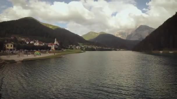 Auronzo Cadore Ιταλία Όμορφα Τοπία Από Λίμνη Στο Βουνό — Αρχείο Βίντεο