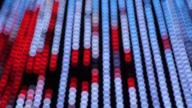 Yeni yıl gece aydınlatma renkli çalışan bokeh ışıklar.