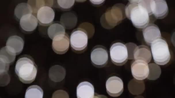 Barevné denní světla bokeh v Silvestrovské noci osvětlení. — Stock video