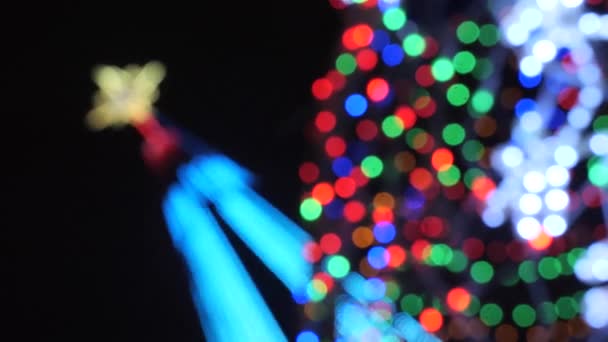 Bunte Running Bokeh Lichter in der Silvesternacht. — Stockvideo